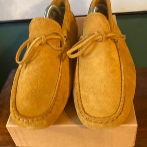Italian Tods Driving Shoes in Gold- U.S. size 9- worn once.